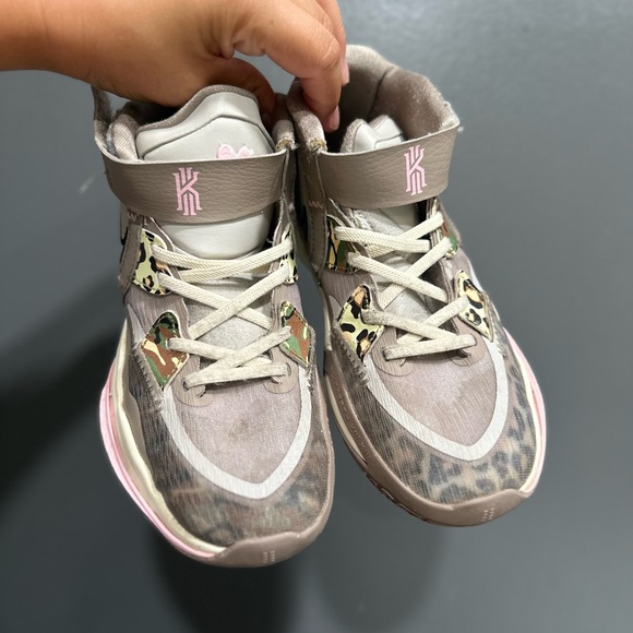 Nike girls high top sneakers - Picture 2 of 4